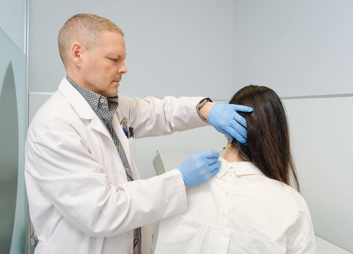 🟡 Toxina botulínica para la prevención de la migraña

La migraña es un trastorno neurológico muy frecuente que, en función de su intensidad, puede llegar a ser muy discapacitante.

Habitualmente cursa con episodios recurrentes de dolor de cabeza, de intensidad moderada a grave,