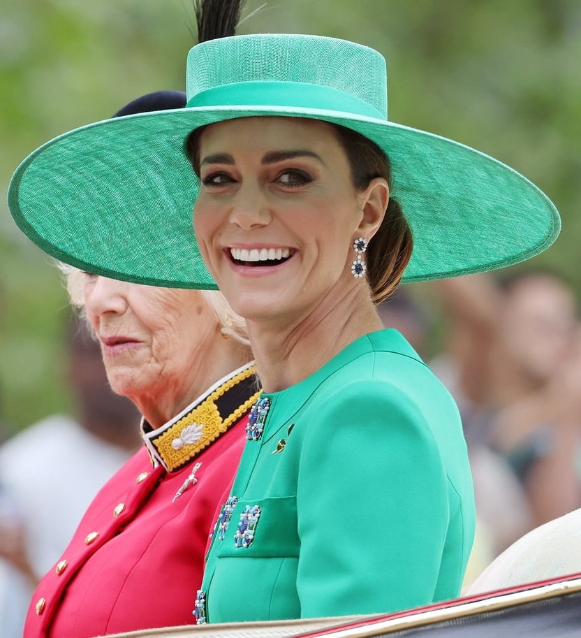 duchesskatefan_'s tweet photo. This look from the Trooping the Colours 2023. Catherine really looked perfect. 💚
#princessofwales #katemiddleton  #princesskate #princesscatherine #princesscatherineofwales #princeandprincessofwales   #katemiddletonstyle https://t.co/hDueThSIIb