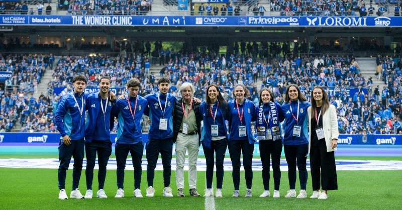 RealOviedo's tweet photo. 🙌 Un ascenso, dos equipos, una afición 💙

@RealOviedoFem
#CanteraRO
#RealOviedo 🔵⚪