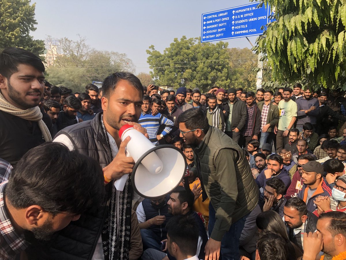 Vikas Bidhuri | विकास बिधूड़ी 🇮🇳 (@vikasbidhurii) on Twitter photo RAS मुख्य परीक्षा : 2024
माननीय मुख्यमंत्री <a href="/BhajanlalBjp/">Bhajanlal Sharma</a> जी अभ्यर्थियों के हित में विचार करते हुए 17-18 जून को होने वाली RAS मुख्य परीक्षा को आगे बढ़ाया जाना चाहिए, पहले RAS 2023 के मुख्य परीक्षा का परिणाम फिर RAS 2024 परीक्षा का आयोजन होना चाहिए ।
RAS 2023 भर्ती परीक्षा के RAS मुख्य परीक्षा : 2024
माननीय मुख्यमंत्री <a href="/BhajanlalBjp/">Bhajanlal Sharma</a> जी अभ्यर्थियों के हित में विचार करते हुए 17-18 जून को होने वाली RAS मुख्य परीक्षा को आगे बढ़ाया जाना चाहिए, पहले RAS 2023 के मुख्य परीक्षा का परिणाम फिर RAS 2024 परीक्षा का आयोजन होना चाहिए ।
RAS 2023 भर्ती परीक्षा के