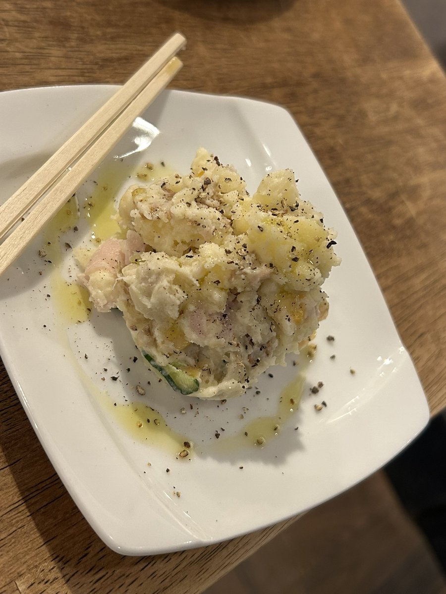 mamenouta's tweet photo. スナック　そい&amp;歩里　vol.2‼️
満員御礼ありがとうございました✨✨
ポテサラ2.5皿も食べてしまいました😆
大好きなみんなと、歌ったり楽しんだり…とっても幸せな時間でした😭🧡
歩里さんまたやりましょうね🎵 https://t.co/KpPXLrQNI2