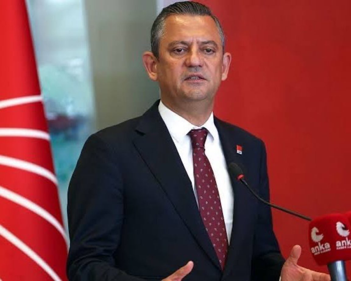 TurkcuPaylasim's tweet photo. 🗣️Özgür Özel:

“Türkiye'de eğer kürtlerin sorunları varsa, kürt kadınların daha çok sorunları vardır.

Gençlerin sorunları varsa, kürt gençlerinin daha çok sorunları var." https://t.co/qFe3i9NvSs