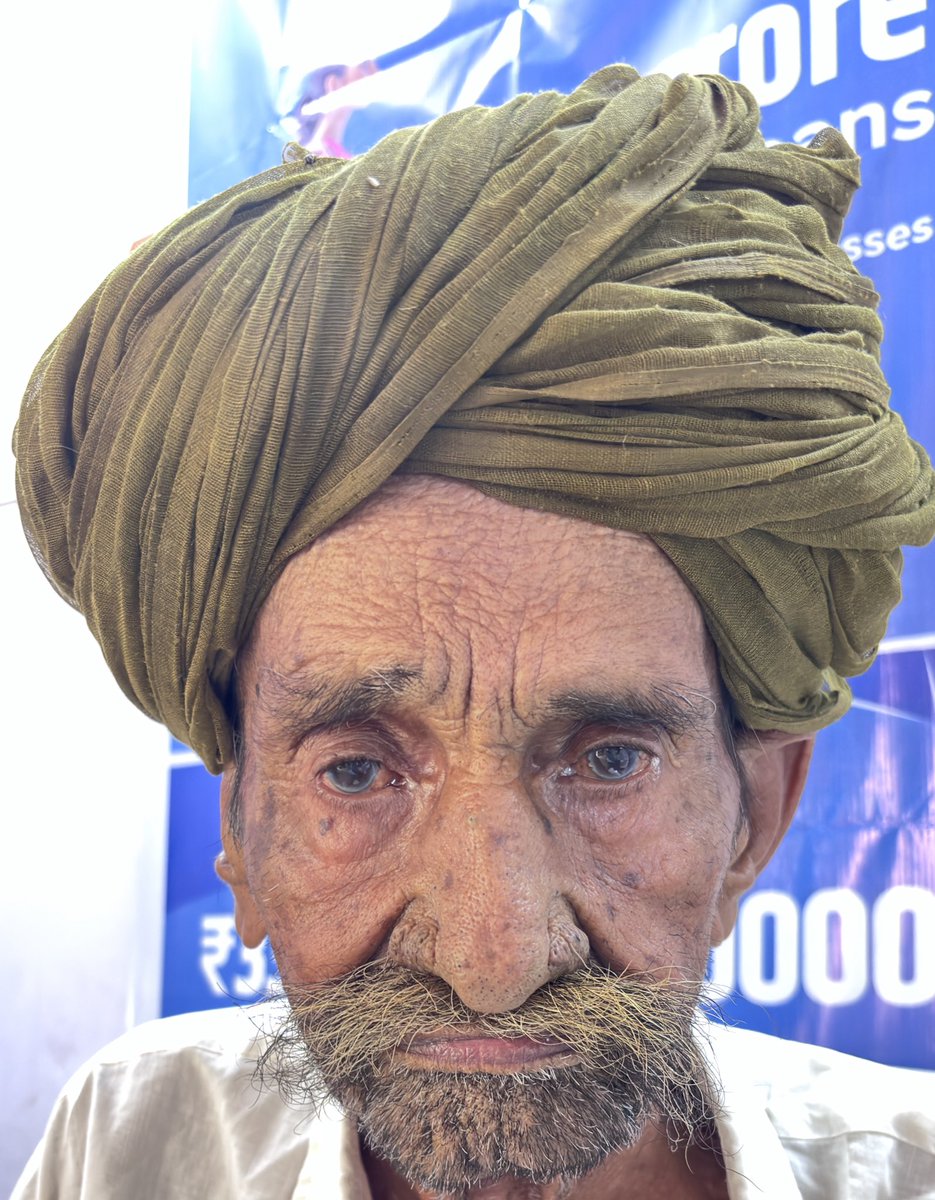 SarpanchAdbala's tweet photo. 🛑अत्यंत दुखद समाचार :- हमारे परिवार के वयोवृद्ध सदस्य भाई साहब श्री #हीरसिंह जी हापा आज स्वर्गवासी हो गए हैं..😭
ईश्वर आपकी पुन्य आत्मा को अपने श्रीचरणों में स्थान प्रदान करें..🙏🏻🌸
🙏🏻सादर शत शत नमन🙏🏻
     🙏🏻ॐ शांति ॐ🙏🏻
      #सालमसिंह #हापा
#सरपंच #अड़बाला  #जैसलमेर (प्रतिनिधि) https://t.co/sHOkGkjPcA