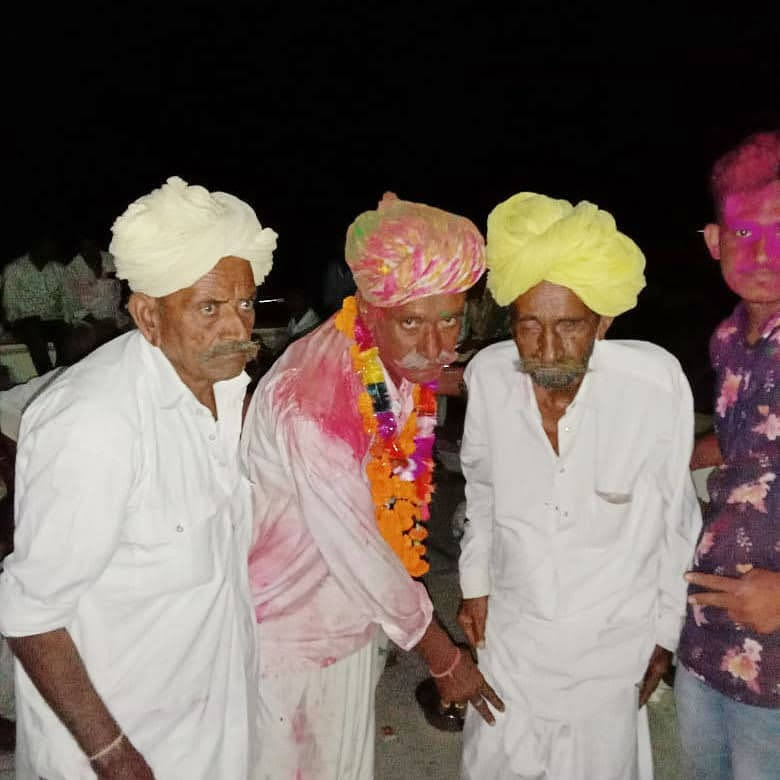 SarpanchAdbala's tweet photo. 🛑अत्यंत दुखद समाचार :- हमारे परिवार के वयोवृद्ध सदस्य भाई साहब श्री #हीरसिंह जी हापा आज स्वर्गवासी हो गए हैं..😭
ईश्वर आपकी पुन्य आत्मा को अपने श्रीचरणों में स्थान प्रदान करें..🙏🏻🌸
🙏🏻सादर शत शत नमन🙏🏻
     🙏🏻ॐ शांति ॐ🙏🏻
      #सालमसिंह #हापा
#सरपंच #अड़बाला  #जैसलमेर (प्रतिनिधि) https://t.co/sHOkGkjPcA