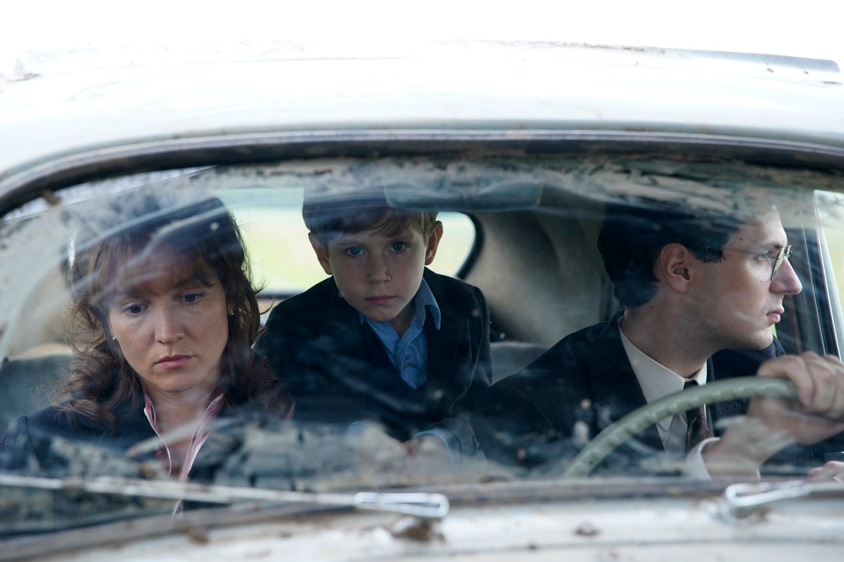 #AlongCameLove Inspired by pages from her own family album, Katell Quillévéré’s period drama is distinguished by excellent performances
filmreviewdaily.com/new-reviews/al…