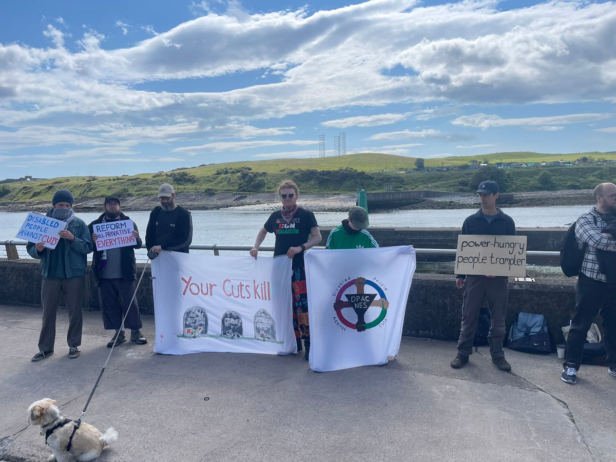 SUTRScotland's tweet photo. 📣 Well done Aberdeen activists this morning!
#StopFarage #StopFarRight #AyeWelcomeRefugees
@AntiRacismDay @Dis_PPL_Protest @uaf @lmhrnational https://t.co/vvORQRxf2d