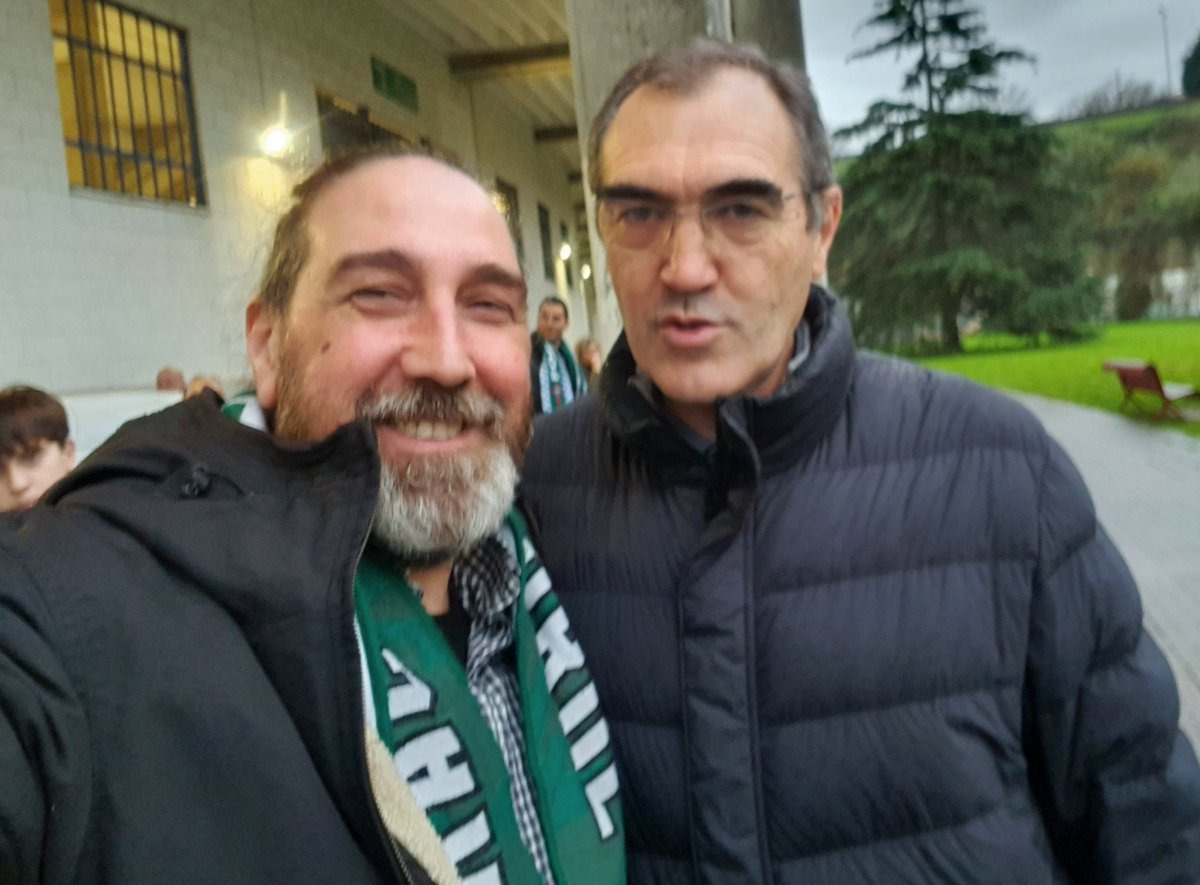 Grazas, Mou!!!
Aquí deixas un siareiro, moitas veces crítico, pero un siareiro.
Opa Racing!!!
 💚💚💚💚