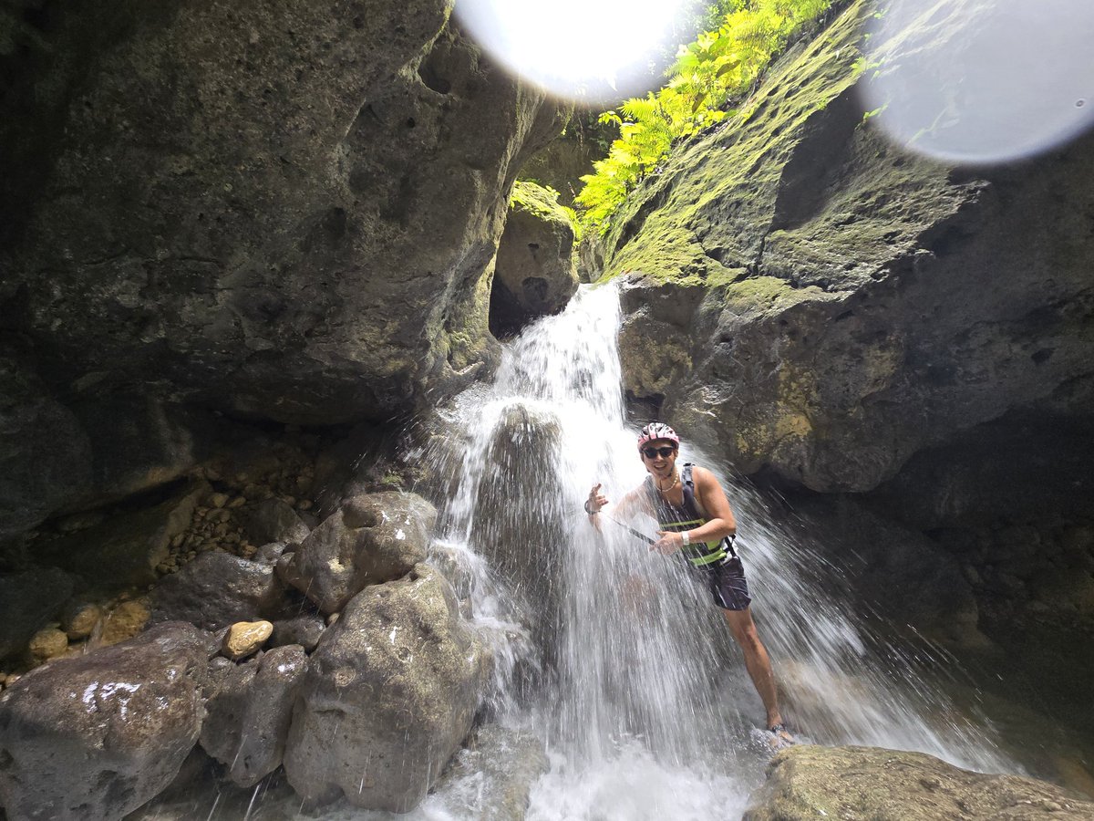 chadjakez's tweet photo. Nag canyoneering mag isa sa Kawasan Falls 😂 https://t.co/I84SNhNFNK