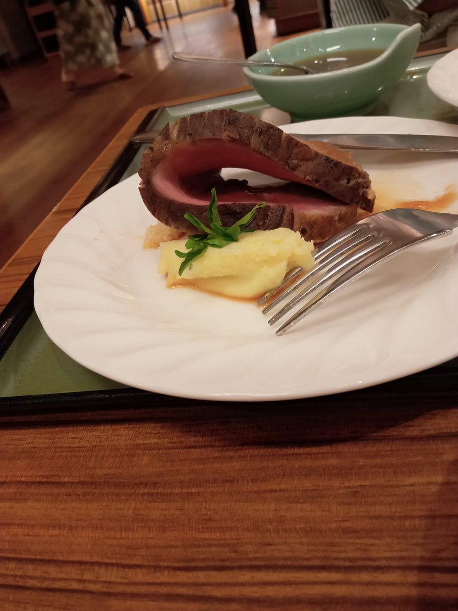cyacyadonut's tweet photo. ローストビーフって注文したんだけど。。。。 https://t.co/FTJJqcpDjy