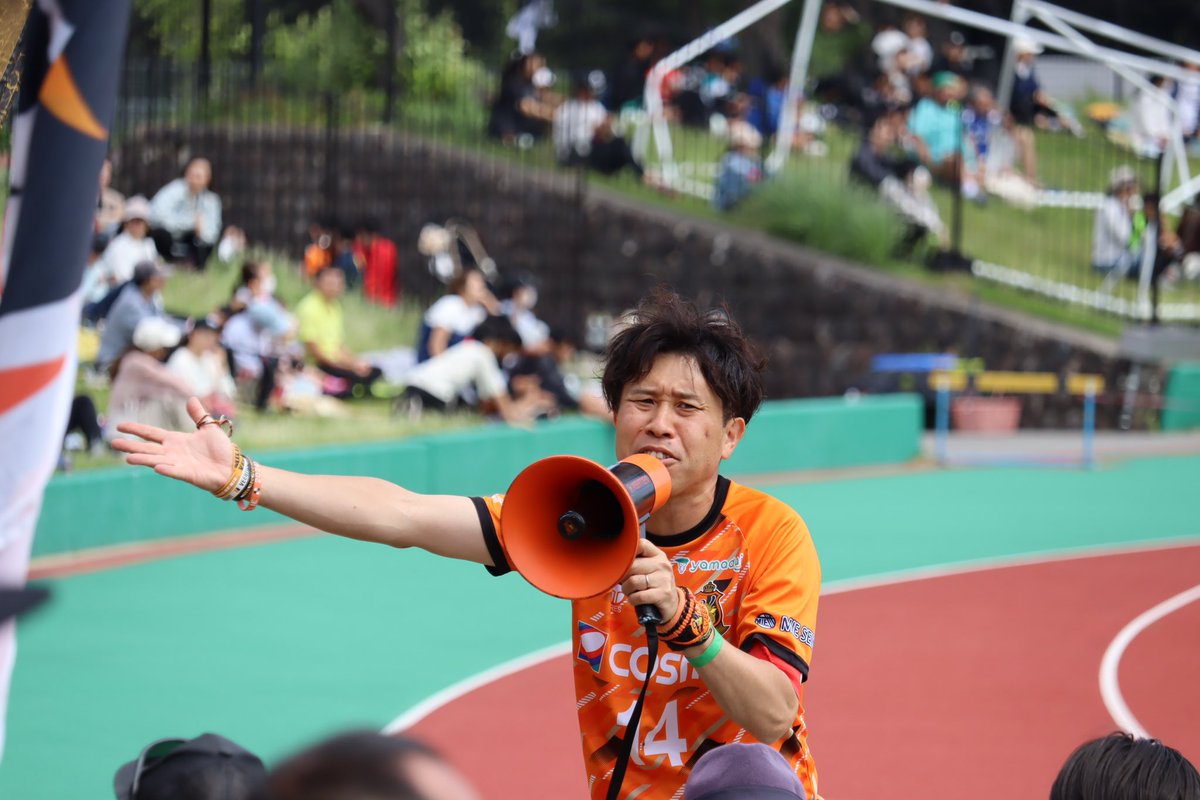 年に一度の四日市開催が終わりました。
ゴールシーンのない0-0のスコアレスドロー。
新規の皆様にはゴールの喜びを体験してもらえないのは悔しかった。
だが応援の楽しさ、ヴィアティン三重の魅力は全力で伝えました。
だからJに上がれるか？と聞かればＮＯです。
でもJが目指してる所には進んでいる。