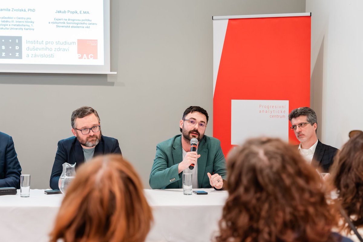 Inst_MHAS's tweet image. We're delving into the complex role of #stigmatization in #DrugPolicies, often used as a political weapon. Historically, labeling certain groups as 'deviant' has justified harsh measures and social exclusion, shaping public perception and policy. 🌍

Our member of Scientific