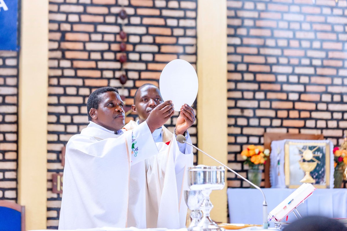Phn Gaspard M.💊🇷🇼❤️🇻🇦✝️ (@phngaspard) on Twitter photo The best time to ask and obtain favors from God is the time of the Elevation."
~ St.John Bosco
📸:<a href="/saverimage/">Saver Image Official</a> The best time to ask and obtain favors from God is the time of the Elevation."
~ St.John Bosco
📸:<a href="/saverimage/">Saver Image Official</a>