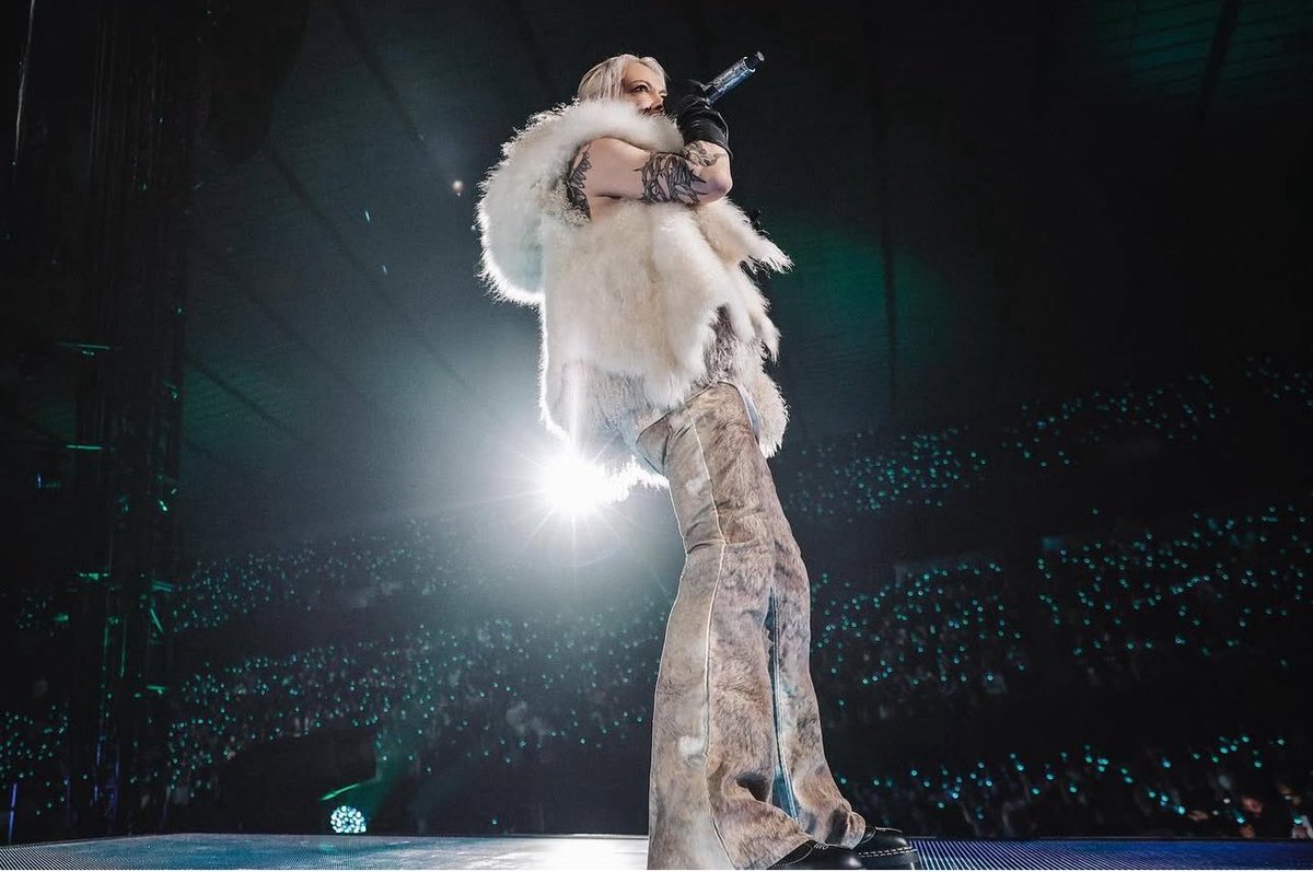 hydeの服装がラルクの時のステージ衣装とtetsuyaを彷彿とさせる 