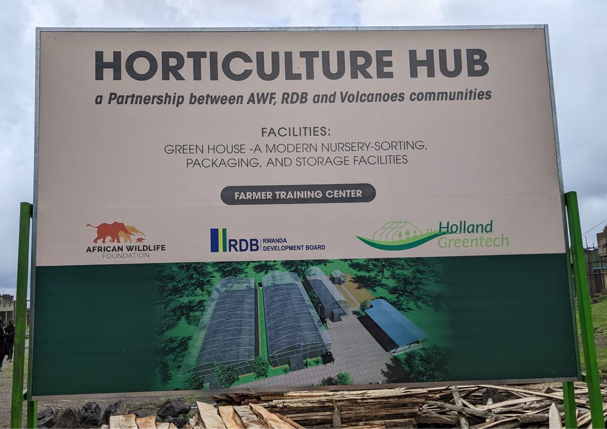 HGTRwanda's tweet photo. #HorticultureProductionHub 
 In partnership with African Wildlife Foundation (AWF) and Volcano Community Association (VCA), HGT is training farmers in the volcanic region to create sustainable agriculture for economic prosperity 🍅🤲💰 https://t.co/0P1Fp78lW1