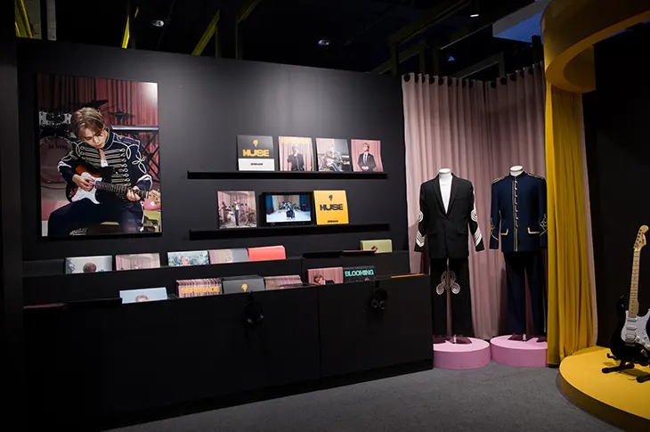 BTS Member Jimin Opens “The Truth Untold” Solo Exhibition in New York - more here: designscene.net/2025/06/bts-ji…

#JIMIN of #BTS brings his solo artistry to New York with The Truth Untold: 전하지 못한 진심, his first solo exhibition in the city. Open from May 31 to June 29 at 30 Wall