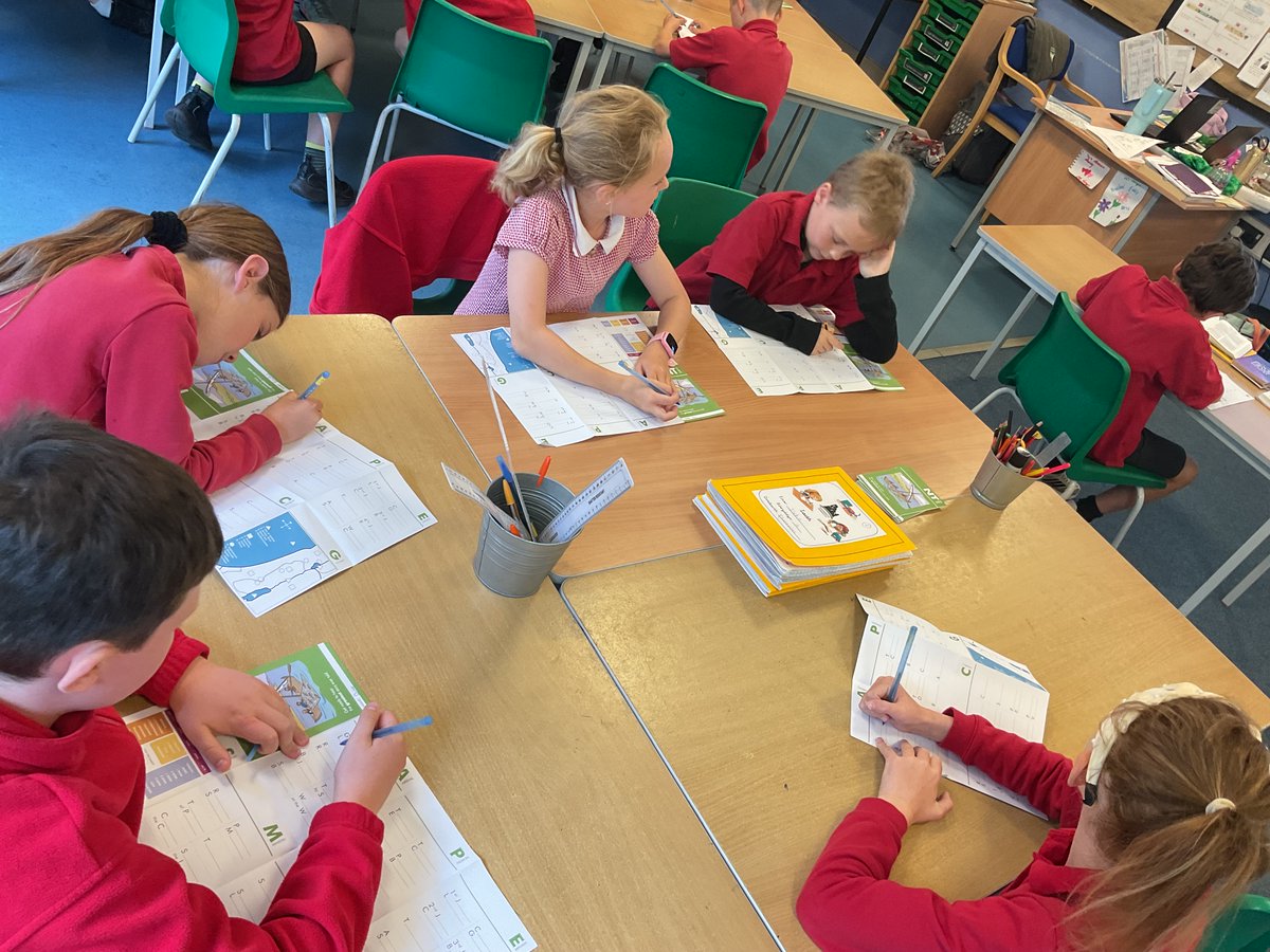 Mae #DosbarthRhiannon wedi cychwyn ar eu taith 'Cerdded Trwy'r Beibl' gan ddechrau gyda straeon o'r Testament Newydd. Diolch i Janet Hawkins.