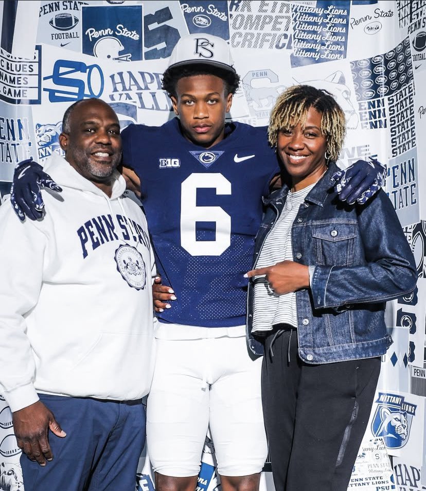 NittanyNatRec's tweet image. This app is going to crash and shut down when @KharyAdams6 and @Joey_obrien6 announce their commitment to Penn State together 🦁