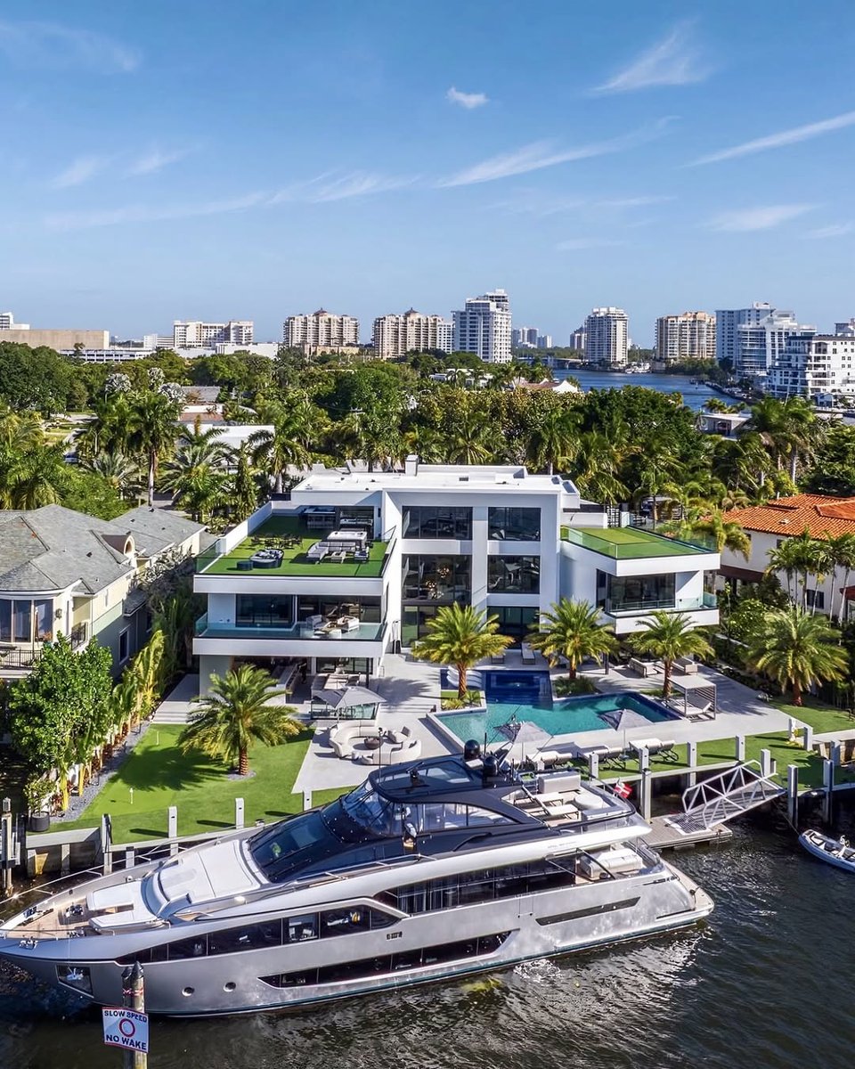 stylarc's tweet photo. 150 feet of waterfront flex. Turkish spa to disappear into. Media room to silence distractions. Private gym for power moves only. The chef’s kitchen hits hard—with a backup prep zone and wine room for the after-hours conversations.#customhomes #luxuryhomes #architect #designer https://t.co/ebbdG7KszN
