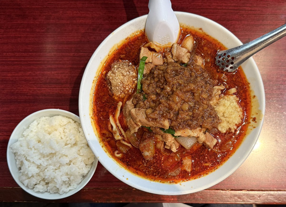 元祖スタミナ満点らーめん すず鬼（三鷹）: 辛いスタ満ソバ＋小ライス。お腹が空いたので久々に！辛いのにしました！刺激的！美味しかったです！！！