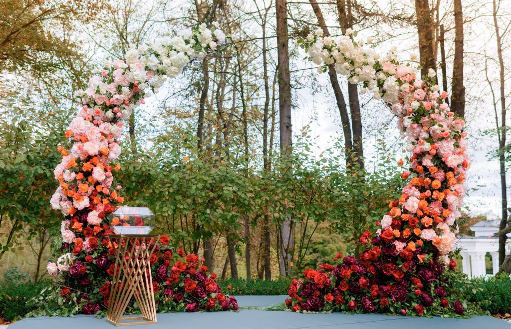 Tieing the knot is the most blissful event in our lives. The best wedding flowers will always be subjective as they are the most important to you
Know More: tinyurl.com/2x7su628
#flowerdecorators #flowerdecorationweddings #flowerdecoration