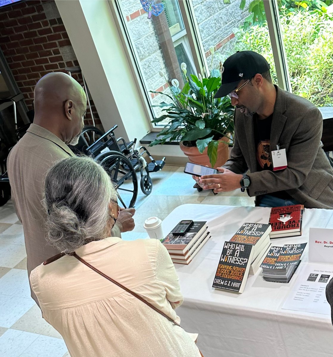 DruHart's tweet image. Spoke in Laurel, MD, this weekend as plenary speaker at a racial justice conference—preached on Jesus, the Doctrine of Discovery, and grassroots change. Shared all my books, incl. a teaser of Making It Plain. Grateful for the convo, panel, and reconnections. #FaithAndJustice