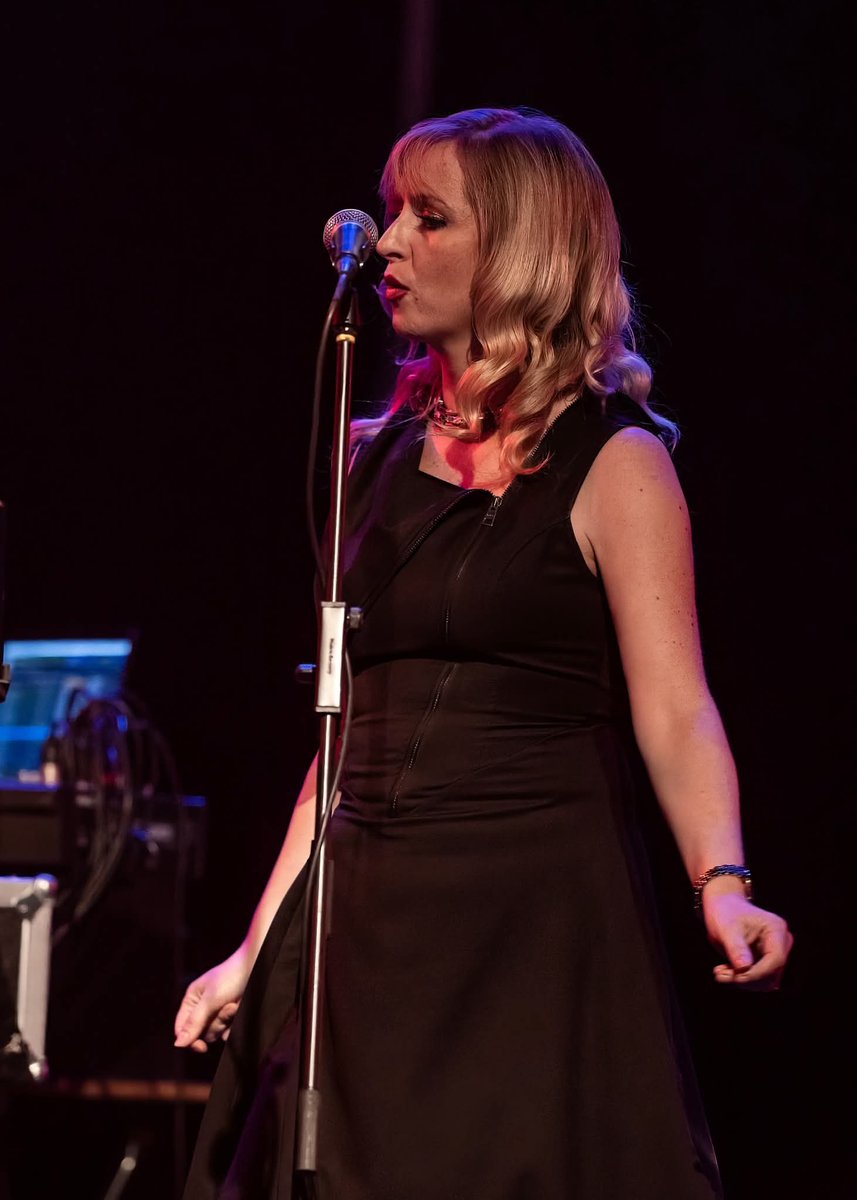 #Ronstadt 
#LindaRonstadtTribute 

#BandMembers

Nichola Selak  - 
Lead Vocalist and the stunning voice fronting our Linda Ronstadt Tribute..👌

"Prepare To Be Entertained!"..

#MusicFans
#IrishMusicCommunity