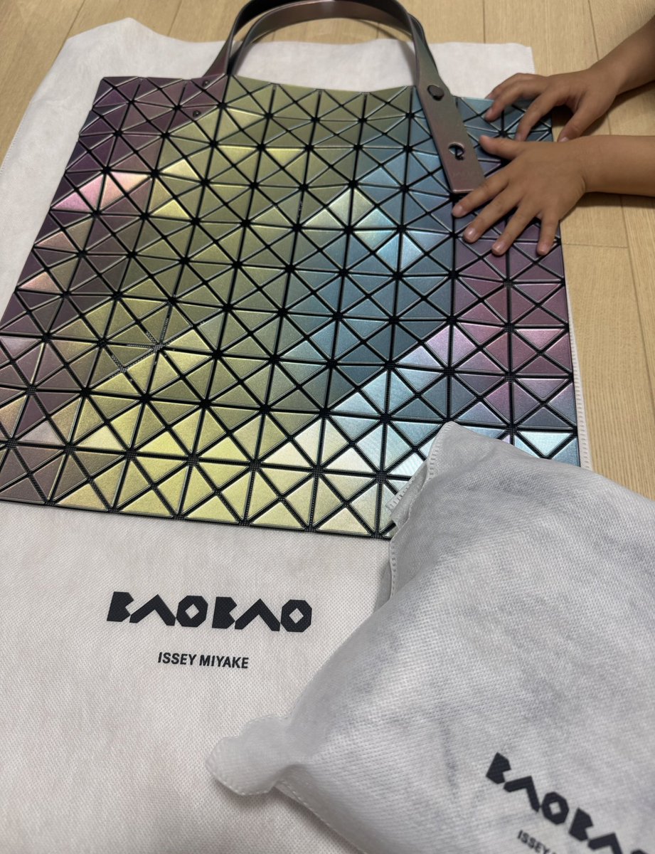 人生初BAOBAOでILLUSION✨小さい方買うつもりだったけどキラキラ表面積