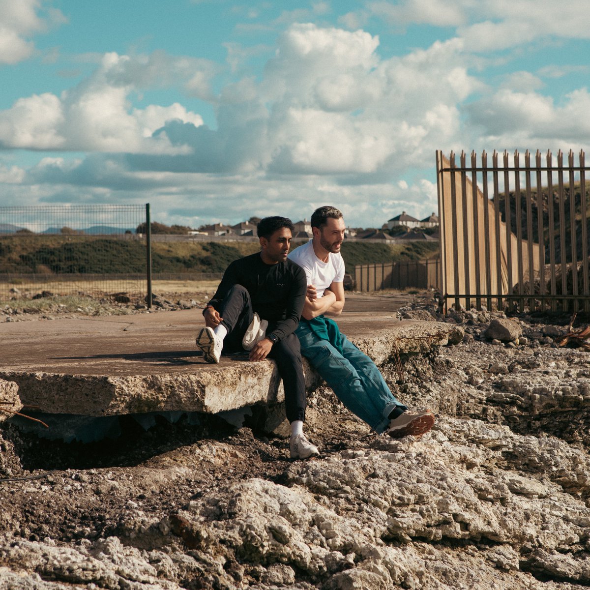 VisitHullEvents (@visithullevents) on Twitter photo Two lads. Twelve hours. One million pounds. 💰
When James discovers he is heir to a single mile of the British railway system, the lads are forced on a town-wide treasure hunt! 🚃
📍 <a href="/HullTruck/">Hull Truck Theatre</a>
📆 4 June
👉 loom.ly/KXpxR3I
#MustBeHull Two lads. Twelve hours. One million pounds. 💰
When James discovers he is heir to a single mile of the British railway system, the lads are forced on a town-wide treasure hunt! 🚃
📍 <a href="/HullTruck/">Hull Truck Theatre</a>
📆 4 June
👉 loom.ly/KXpxR3I
#MustBeHull