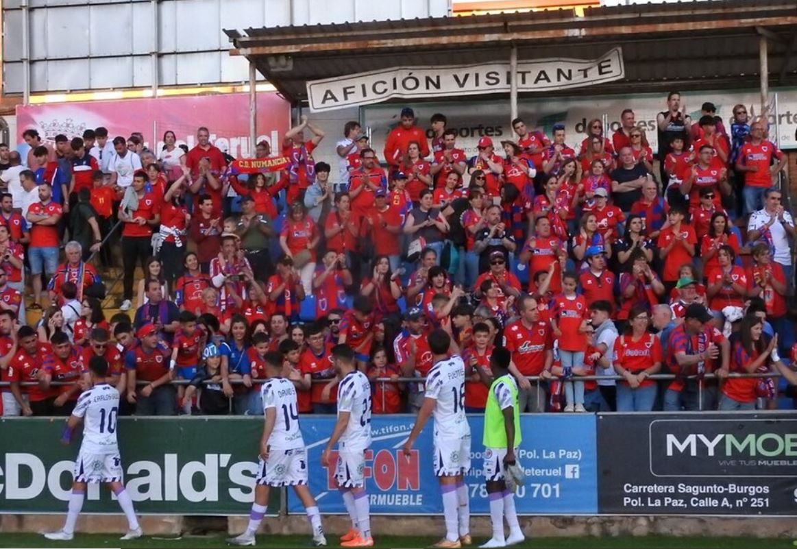 💥 Duro lo del <a href="/cdnumancia/">CD Numancia</a>

𝟐𝟐-𝟐𝟑 Se derrumba al final y baja a 2ª RFEF

𝟐𝟑-𝟐𝟒 Llega líder a la última jornada, pierde 5-0 y se queda sin ascenso directo. Tampoco sube en playoffs

𝟐𝟒-𝟐𝟓 2º en Liga. Pierde la final del playoff, en casa, con un penalti en el descuento