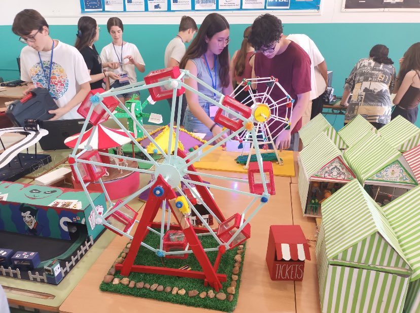 IES Hermanos Machado (@ieshnosmachado) on Twitter photo El viernes celebramos la Feria de la Ciencia en el centro donde el alumnado pudo conocer los trabajaos realizados por diferentes asignaturas a lo largo del curso <a href="/EducaAnd/">Consejería Desarrollo Educativo y FP</a> El viernes celebramos la Feria de la Ciencia en el centro donde el alumnado pudo conocer los trabajaos realizados por diferentes asignaturas a lo largo del curso <a href="/EducaAnd/">Consejería Desarrollo Educativo y FP</a>