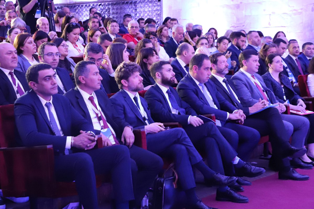 🇦🇲🇫🇷 À #Goris, dans la région du #Syunik, les 5èmes #Assises de la coopération décentralisée franco-arménienne sont en cours. Elles réunissent les collectivités arméniennes et françaises dans une forte mobilisation, soulignant les valeurs qui unissent nos deux peuples et la