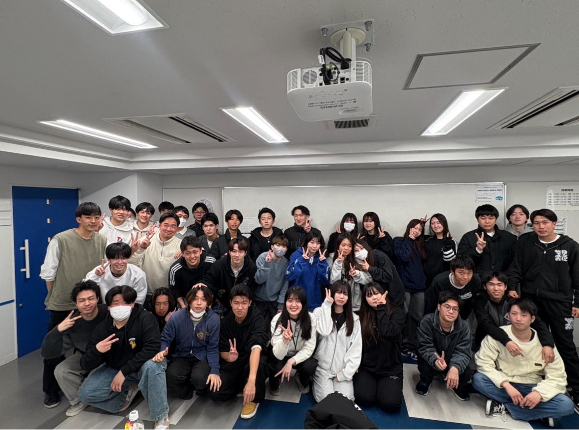 yokohama_rs's tweet image. 【内定者速報🌈】
スポーツトレーナー科の竹内さんが、大手スポーツクラブから内定をいただきました👏
就職率100%もリゾスポの強み🔥

#スポーツ #トレーナー #インストラクター #フィットネス #保育 #幼児体育 #スポーツビジネス