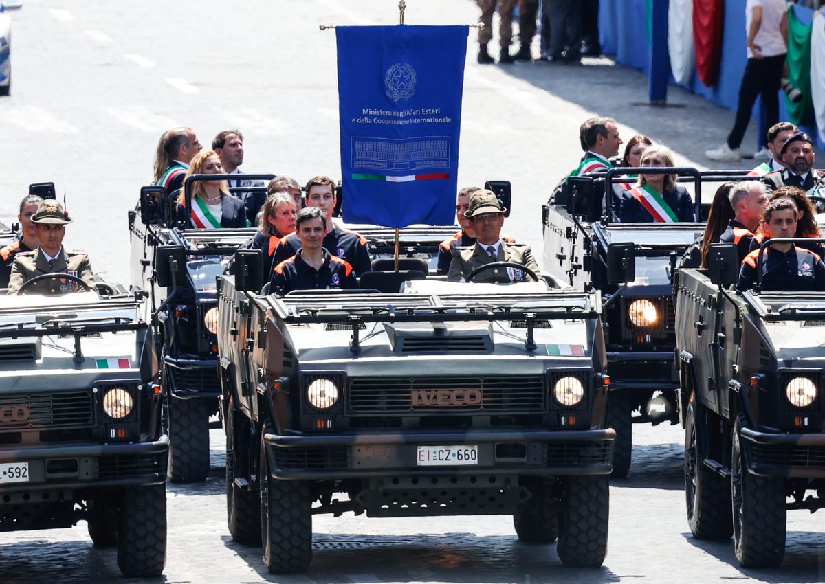 🇮🇹 Buona Festa della Repubblica a tutti gli italiani, anche a coloro che sono lontani e vivono oltre i confini. Per tenere sempre vivo un sentimento di unità nazionale e coesione.

#2giugno