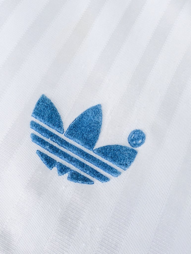 Phil E (@polyester_fever) on Twitter photo ๐ฅNew Delivery๐ฅ
Football shirt Royalty. Olympique Marseille 89-91 Home Shirt in glorious long sleeve. Out-bloody-standing!!
<a href="/SustainableArch/">Chester - lโOM</a> submitted for your approval.
Thanks to <a href="/retroshirtstore/">Retro Football Shirt Store</a> for the fantastic service as always. ๐ฅNew Delivery๐ฅ
Football shirt Royalty. Olympique Marseille 89-91 Home Shirt in glorious long sleeve. Out-bloody-standing!!
<a href="/SustainableArch/">Chester - lโOM</a> submitted for your approval.
Thanks to <a href="/retroshirtstore/">Retro Football Shirt Store</a> for the fantastic service as always.