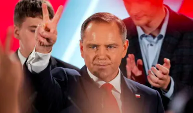 viaggrego's tweet photo. #Elezioni #Presidenziali in #Polonia, lo #Schiaffone dei #Polacchi alla #Feccia #UE : #Sconfitto il #Burattino agli #Ordini di #Bruxelles, #Vittoria per il #Candidato #Sovranista ! Leggi Qui:
https://t.co/GXD58KMshx https://t.co/PwGgBAT73D