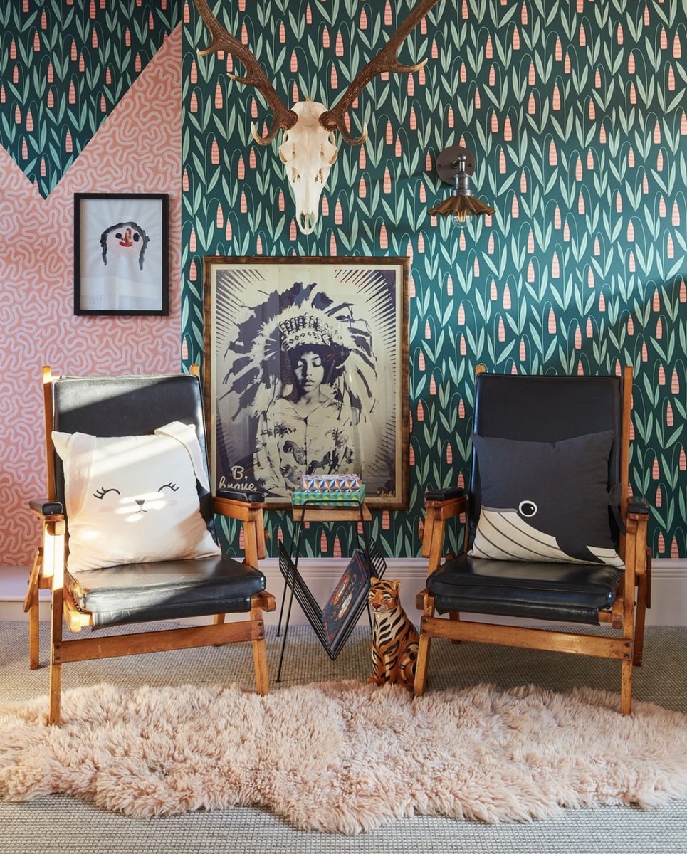 Mixing patterns and colours is a great way to add some extra character to any space. We just love how @runforthehillslondon have styled our two wallpapers… It a room statement room full of personality
 #wallpaperinsipration #pinkandgreen #stylingtips #wallpaperideas