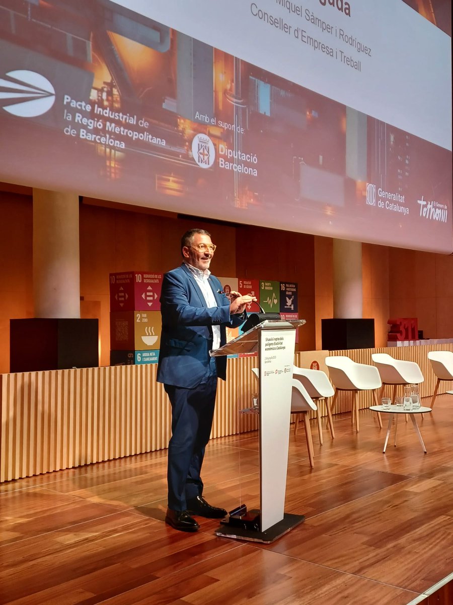 empresacat's tweet photo. 📌 Presentació de l’estudi “Polígons d’activitat econòmica a Catalunya: reptes i escenaris reguladors”

🏭 1.448 polígons d'activitat econòmica
🏢 45.635 empreses
🌍 Més de 29.300 ha de sòl industrial

Més ℹ️ https://t.co/YTEp6LJAFR https://t.co/KafTkUAhQW