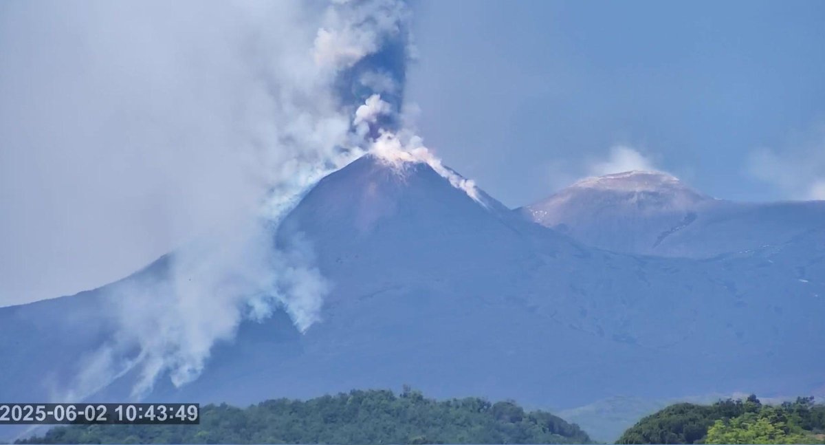 Ein neuer Ausbruch am #Ätna #Etna  🌋
am heutigen Tag  02.06.25