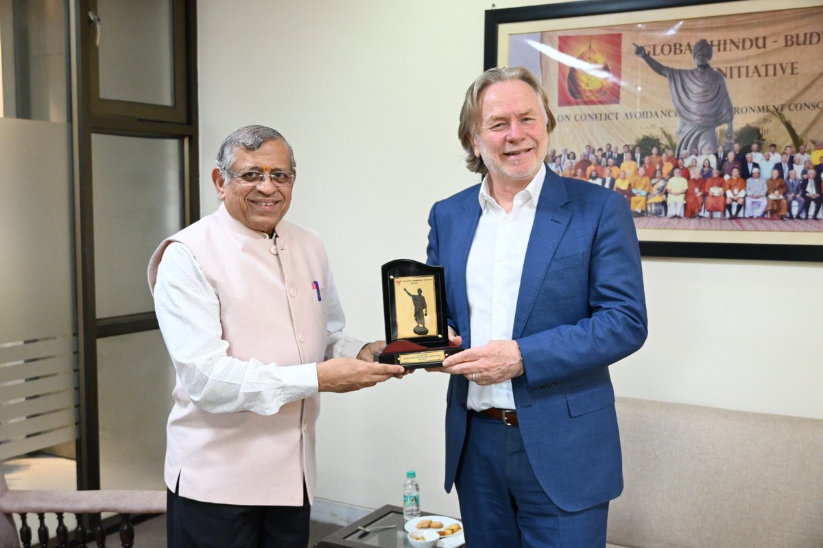 VIF India (@vifindia) on Twitter photo Earlier today: Australian High Commissioner <a href="/AusHCIndia/">Philip Green OAM</a>, Mr Philip Green and Chairman VIF, Mr <a href="/sgurumurthy/">S Gurumurthy</a> discussed issues of mutual interest. Earlier today: Australian High Commissioner <a href="/AusHCIndia/">Philip Green OAM</a>, Mr Philip Green and Chairman VIF, Mr <a href="/sgurumurthy/">S Gurumurthy</a> discussed issues of mutual interest.