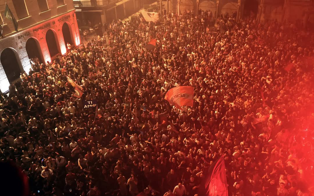𝗠🅰️𝗜 𝗦𝗢𝗟🅰️ 🩶❤️

Cremona, la festa è appena iniziata, alle ore 18 riempiamo lo Zini! ❤️‍🔥

#AmarsiAncora #forzagrigiorossi #DaiCremo #Cremonese #Cremona #SerieBKT #PlayOff #SpeCre #SpeziaCremonese #SerieA