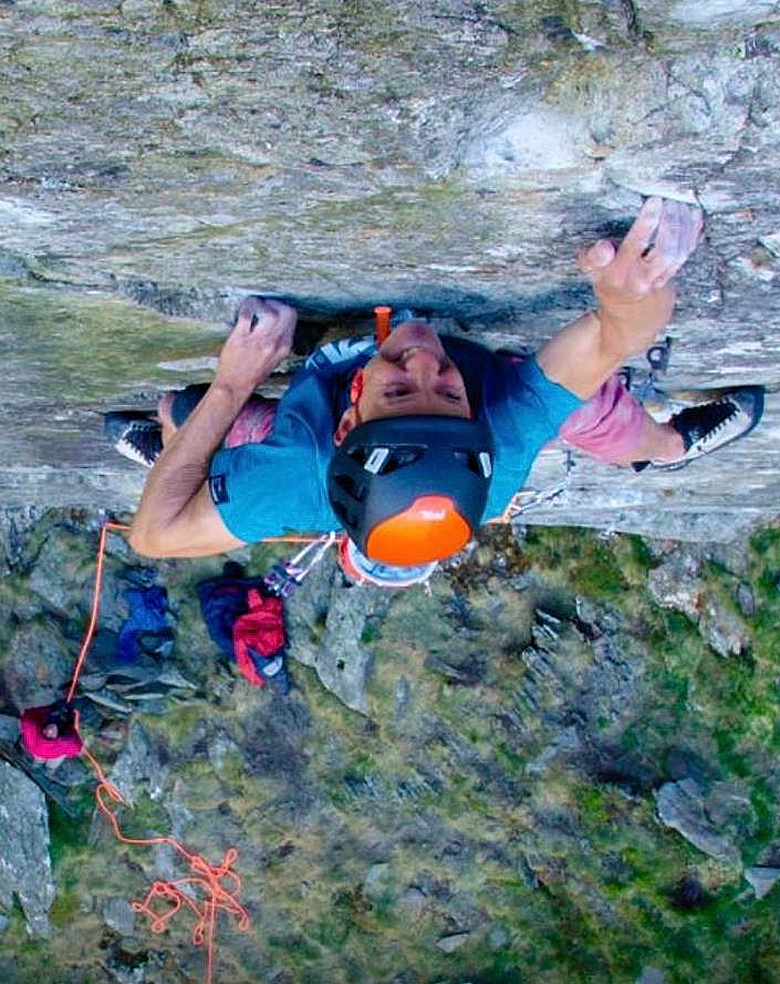 Steve McClure repeats Yma O Hyd (E10) again – on trad gear only

Steve has returned once again to Skyline Buttress, Gallt yr Ogof in north Wales for his latest mission – a repeat of Yma O Hyd without the pegs in Mission Impossible. climber.co.uk/news/steve-mcc…