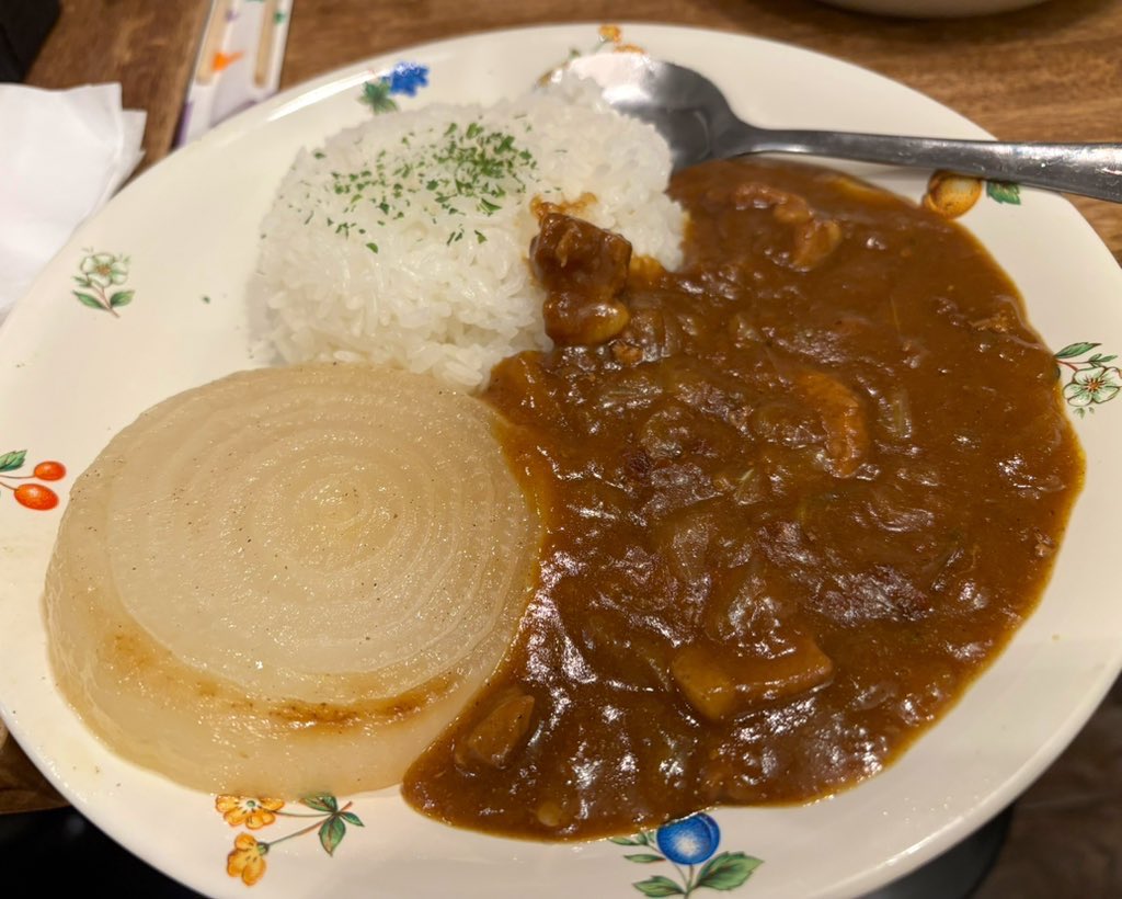 ayuri_06's tweet photo. そして今回も、スペシャルメニューを考案、準備してくださいました🙏✨
どれもとっっても、美味しかった！！😋✨
（写真撮り忘れてカレーだけ食べる前に撮れましたw）

福原さん、こうせいさん、
いつもありがとうございます🙏✨

そして音響スタッフには匠さんが来てくださいました🙏✨大感謝です✨ https://t.co/VOlmN8UZdI