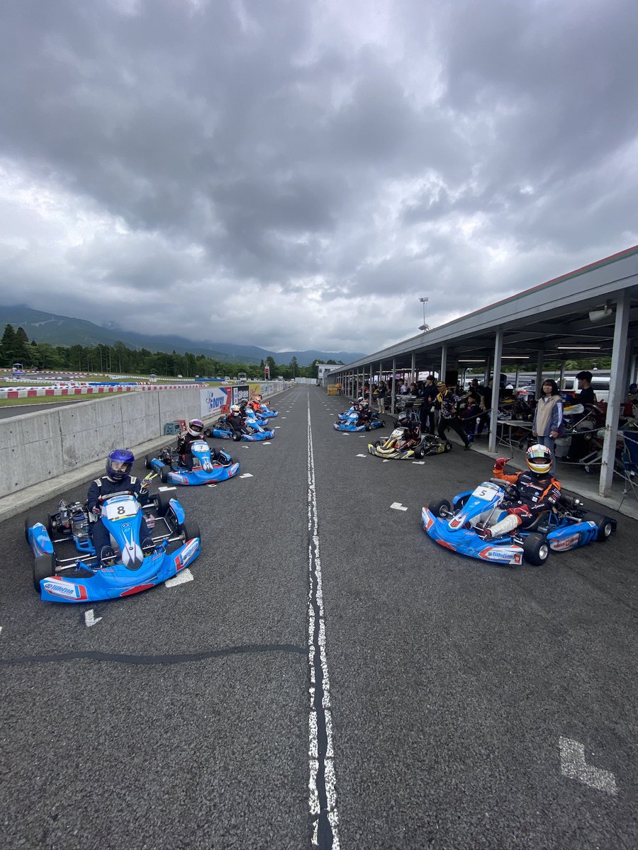 at_circuit's tweet photo. SL-APG第3戦、ティロットソンクラス開催しました♪
総勢9名の皆さんにアツく楽しいレースを楽しんで頂けました👍

P1 鷲尾選手
P2 松並選手
P3 竹田選手

初参加の鷲尾選手はタイトラからパーフェクトウィン🏁　練習して追い抜きましょう💪
次回開催は7月27日となります🙇‍♂️ https://t.co/OaXpVeuL1y