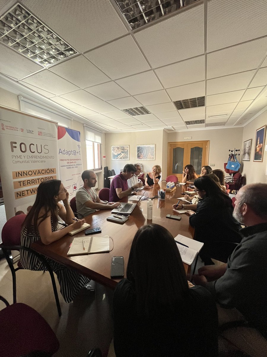 MITierradelVino's tweet photo. 📍La #MITV acoge hoy el Comité de Organización FOCUS PYME y #Emprendimiento de @ceeivalencia de las comarcas Utiel-Requena, La Serranía y la Hoya de Buñol
👥Hablamos de acciones de mentorización y acompañamiento a emprendedores
#TuComarcaTuFuturo https://t.co/haR0VbLlh3