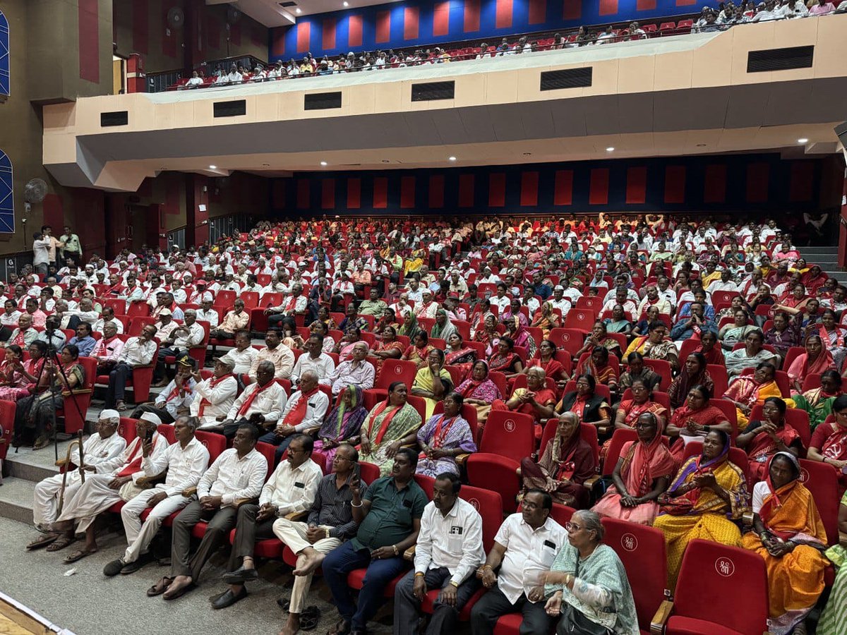ShyamKnl's tweet photo. झारखंड की मार्क्सवादी समन्यव समिति के बाद अब महाराष्ट्र की जुझारू कम्युनिस्ट पार्टी – लाल निशान का भाकपा(माले) में विलय देश में कम्युनिस्ट एकीकरण की दिशा में एक चिरप्रतीक्षित सकारात्मक कदम है। यह देश में संविधान व लोकतंत्र की रक्षा और फासीवाद के खिलाफ संघर्ष को मजबूती देगा। https://t.co/5XSTMTvhyb