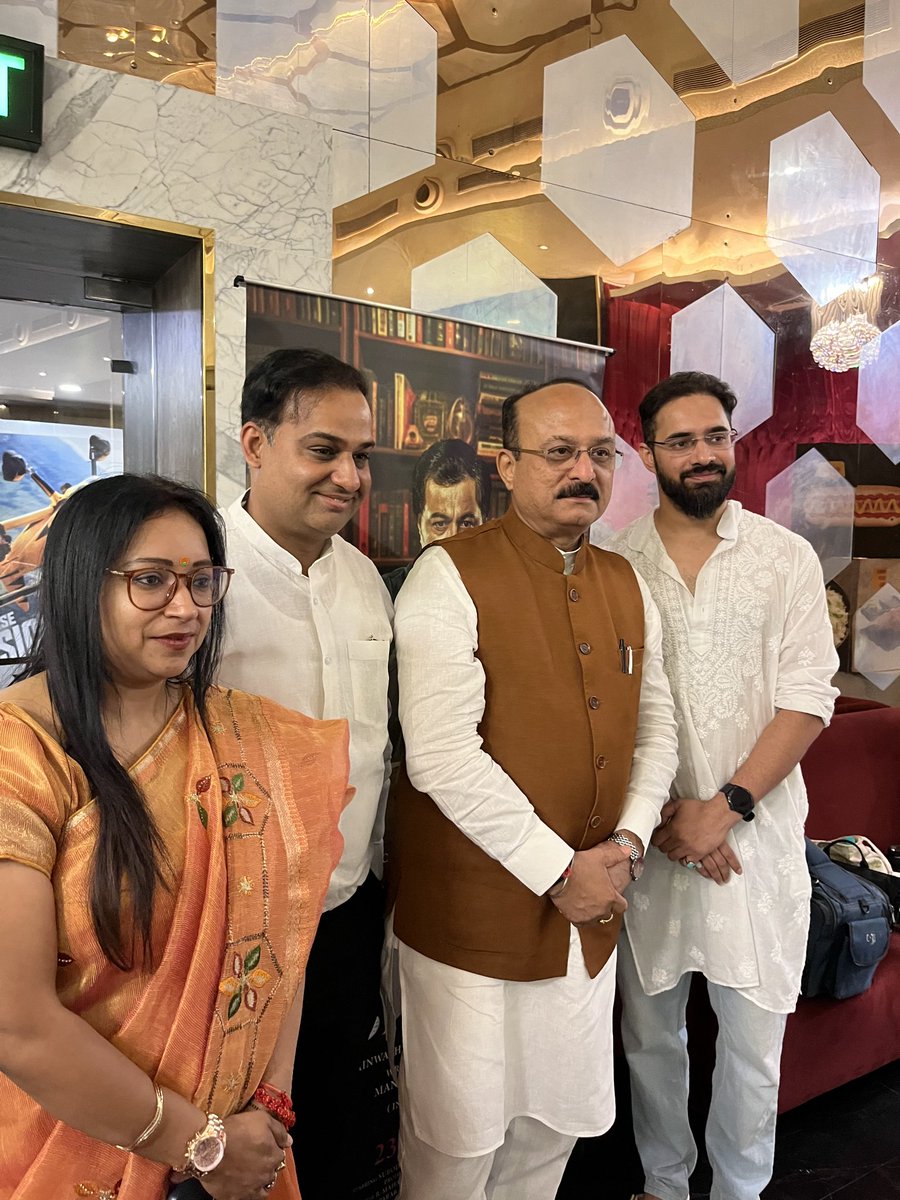 dr_shashi07's tweet photo. “His Story of Itihaas” के विशेष अवसर पर मुझे श्री आशीष सूद जी को आमंत्रित करने का सौभाग्य प्राप्त हुआ। मैं उनकी गरिमामयी उपस्थिति के लिए हृदय से आभार व्यक्त करती हूँ। उनकी उपस्थिति ने इस आयोजन को और भी सार्थक और प्रेरणादायक बना दिया।
@ashishsood_bjp 
#hisstoryofitihaas https://t.co/pr6qnnp7kM