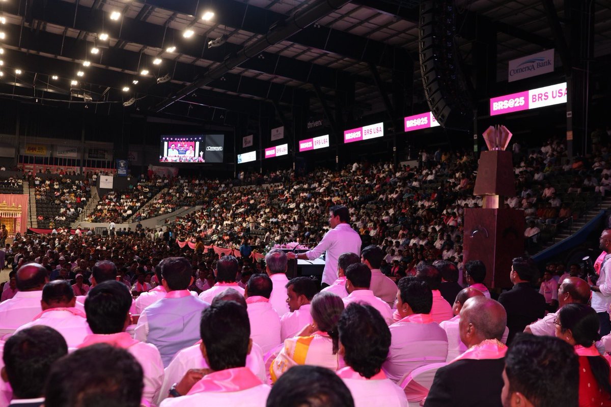 అగ్రరాజ్యం అమెరికా గడ్డపై అతిపెద్ద రాజకీయ సభ నిర్వహించిన బీఆర్ఎస్

డల్లాస్ లో ఘనంగా తెలంగాణ ఆవిర్భావ, బీఆర్ఎస్ రజతోత్సవ సంబురాలు 

అమెరికాలోని అనేక రాష్ట్రాల నుంచి పెద్దఎత్తున  తరలివచ్చిన ఎన్నారైలు

🟣 పొజీషన్ లో ఉన్నా.. ఆపొజిషన్ లో ఉన్నా మాకు తెలంగాణే ఫస్ట్

🟣 పదేళ్ల తెలంగాణ