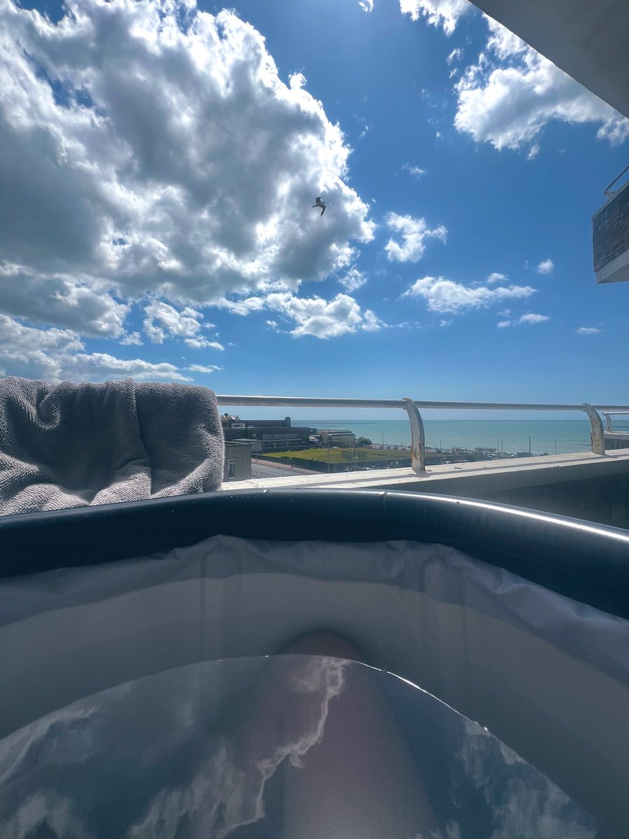 0xLukeWarm's tweet image. GM 🧊 🛁 

Start the day with the thing you really don’t want to do, the rest of the day is a breeze 🤙🏻

Day 83 of daily morning cold plunges