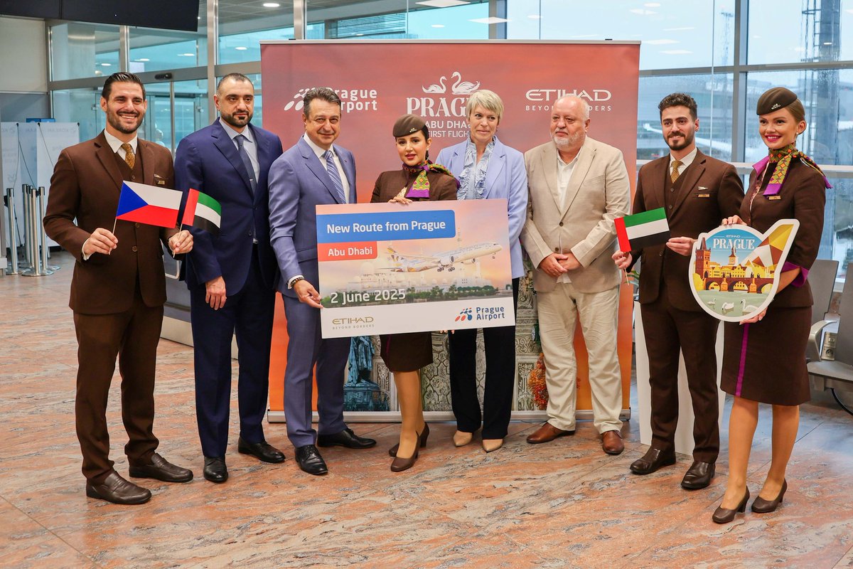 Prague Airport tweet media