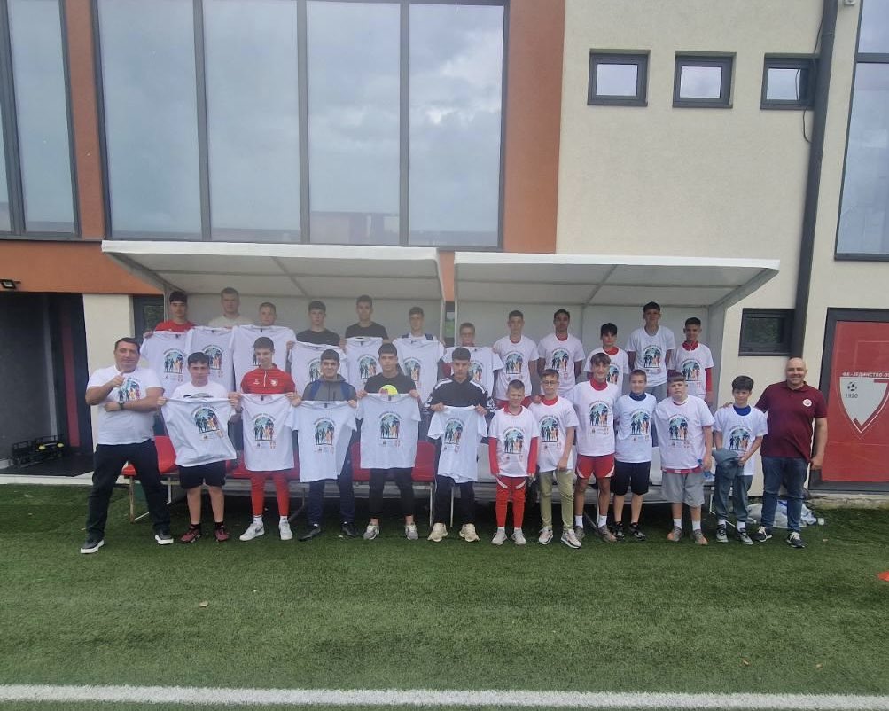 Igrači mlađih selekcija učestvovali su na radionici u sklopu projekta „Antirasizam – edukacija novih generacija“ FSS i udruženja „Džentlmeni“, uz podršku UEFA HatTrick programa. Edukacija o borbi protiv rasizma traje do kraja juna. ⚽📚
#fkjedinstvoub #ceoubzajedanklub